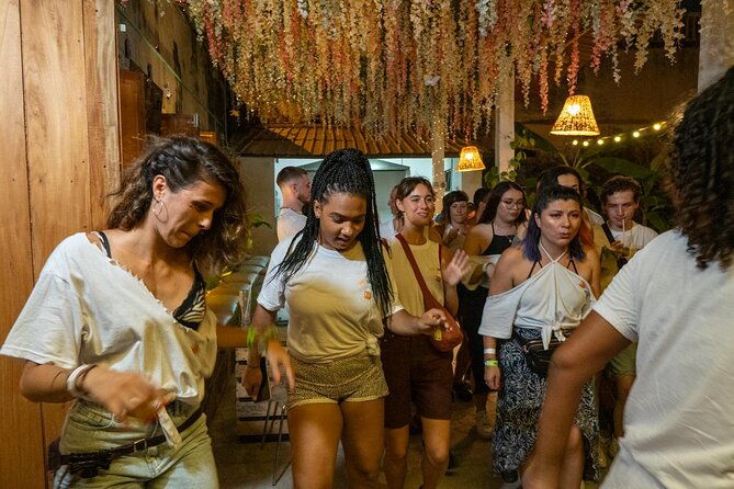 live-the-nightlife-in-cartagena-partying