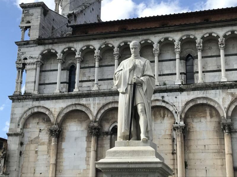 lucca-guided-city-by-night-walking-tour