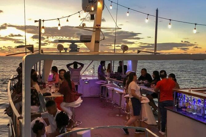luxury-yacht-sunset-cruise-in-cartagena-bay-colombia