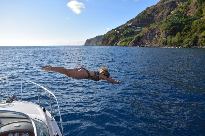 madeira-private-sunset-yacht-cruise-with-snorkeling-wine