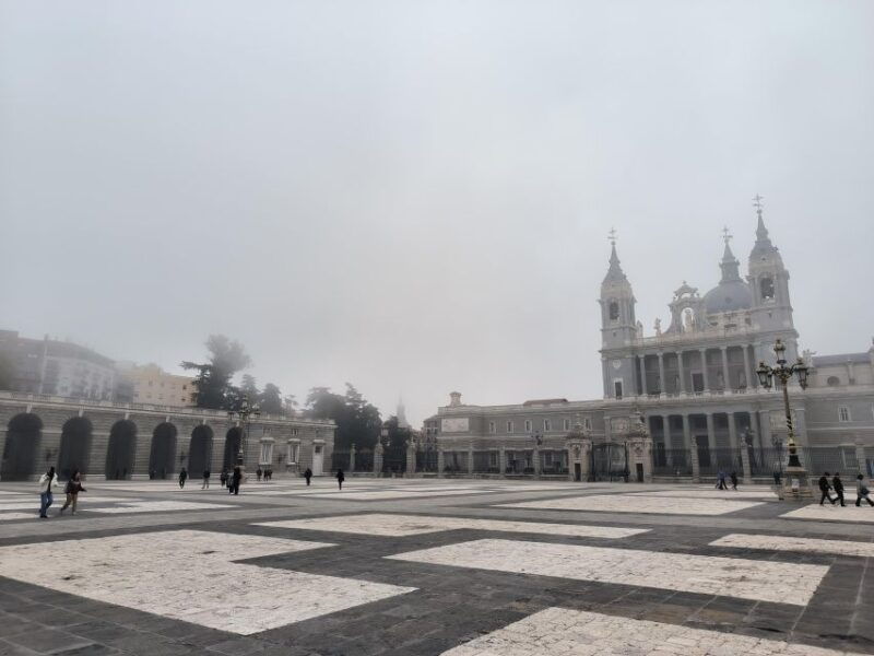 madrid-royal-palace-private-tour-with-skip-the-line-tickets