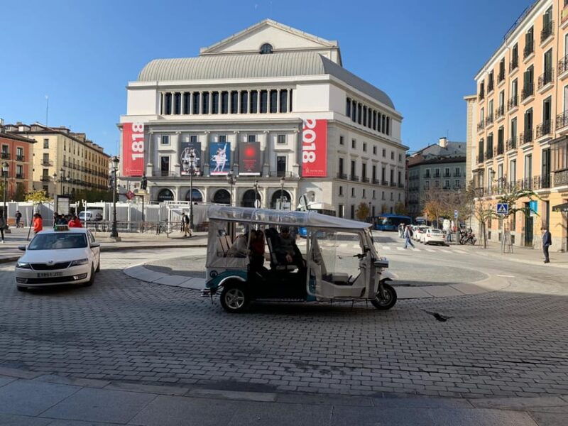 madrid-tuk-tuk-welcoming-tour