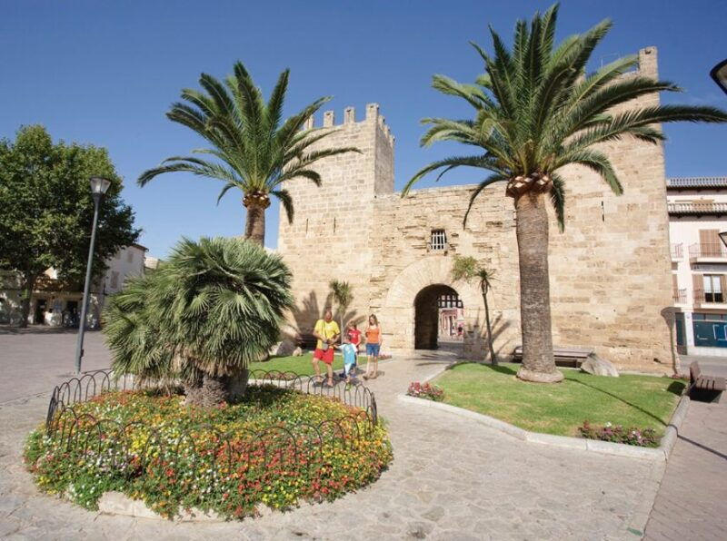 mallorca-alcudia-old-town-market-and-formentor-beach