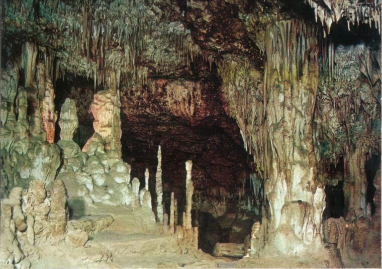 mallorca-day-trip-to-caves-of-hams-optional-dinosaurland