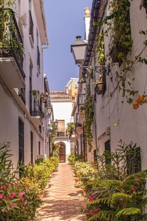 marbella-walking-custom-tour-with-a-local-guide