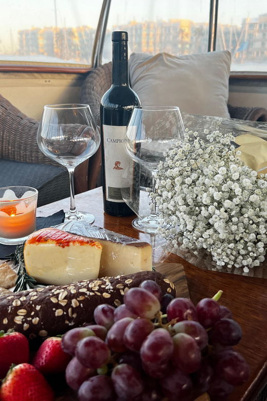marina-del-rey-luxury-wine-charcuterie-yacht-experience