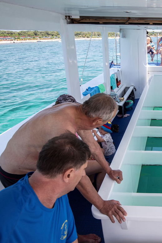 medulin-private-glass-bottom-boat-tour-to-levan-island-2