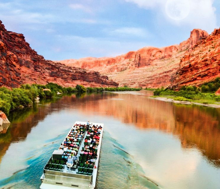 moab-colorado-river-dinner-cruise-with-music-and-light-show