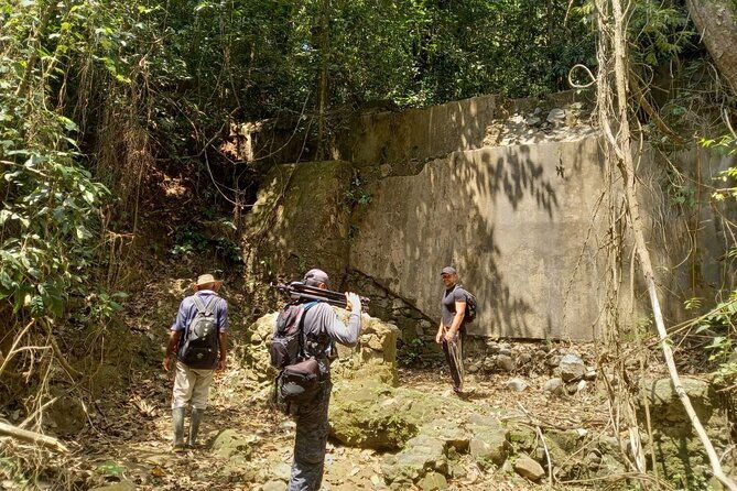 monkeys-creek-an-extreme-tropical-forest-hiking-adventure