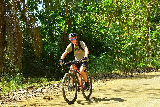 mountain-bike-adventure-waterfalls-in-jaco-beach