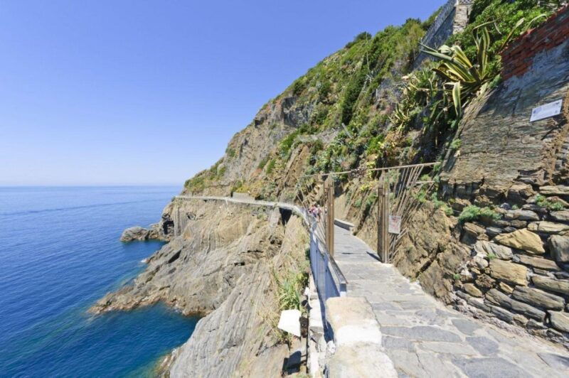 nature-and-heritage-of-cinque-terre-family-walking-tour