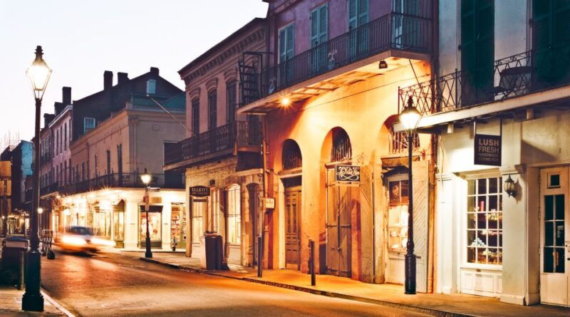 new-orleans-2-hour-ghosts-vampires-walking-tour