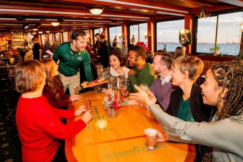 new-york-city-holiday-jazz-classic-motor-yacht-cruise