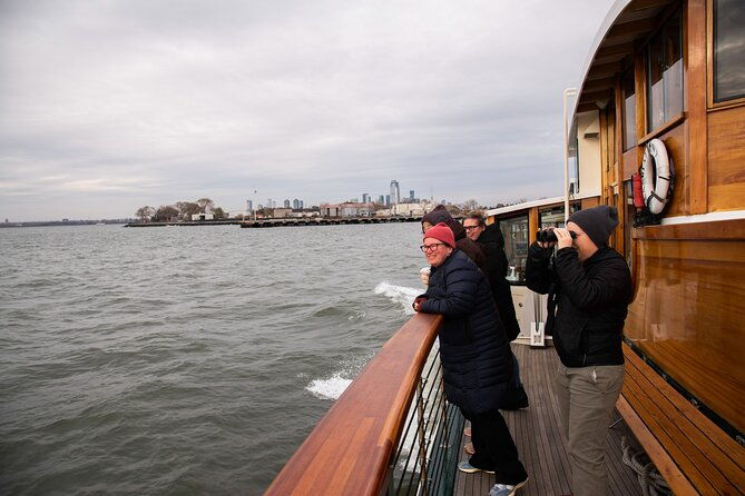 new-york-city-sightseeing-and-seals-boat-tour