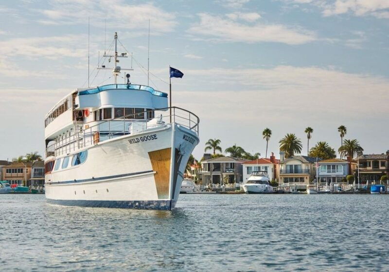 newport-beach-christmas-eve-buffet-brunch-or-dinner-cruise