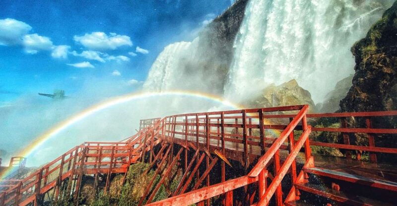 niagara-falls-maid-of-the-mist-cave-of-the-winds-tour