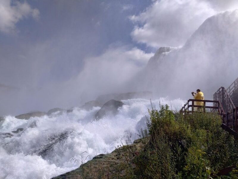 niagra-falls-usa-side-boat-cave-and-trolley-guided-tour