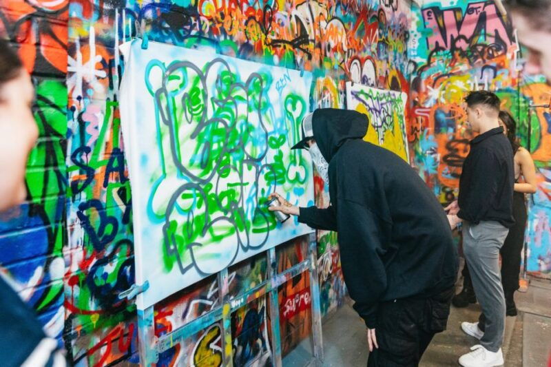 nyc-brooklyn-graffiti-workshop-with-local-artist