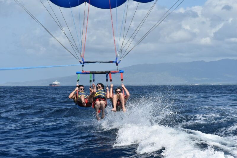 oahu-waikiki-parasailing-2
