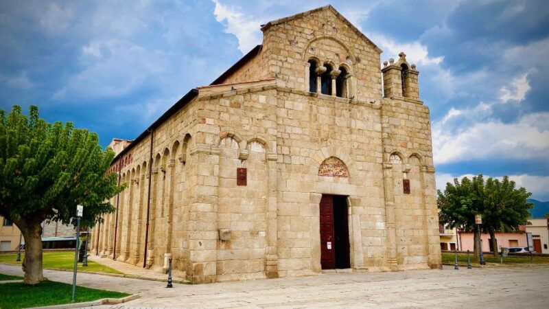 olbia-exclusive-guided-city-tour-in-tuk-tuk