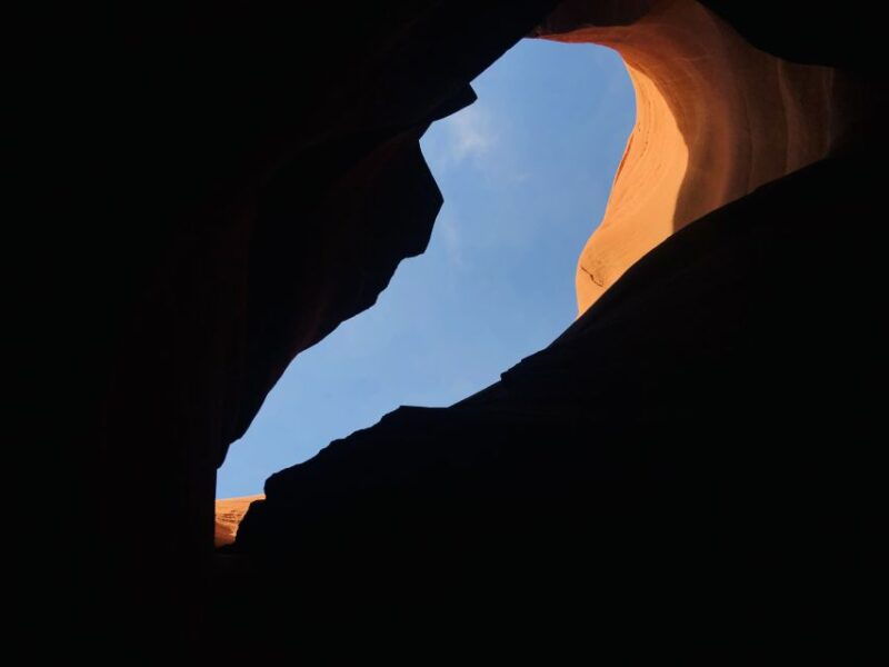 page-lower-antelope-canyon-tour-with-trained-navajo-guide