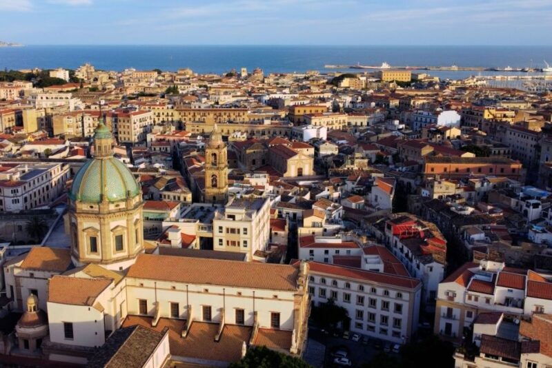 palermo-city-walking-tour-street-food-tasting-with-drink