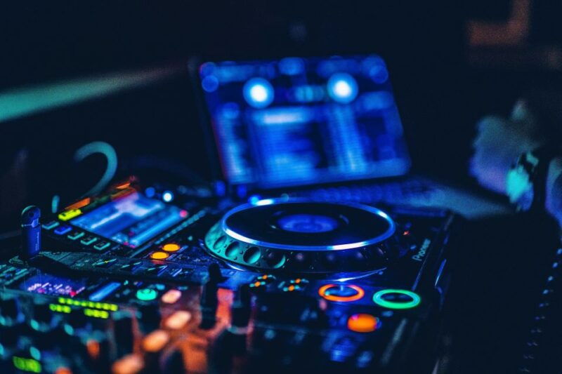 palma-de-mallorca-night-boat-party-with-live-dj