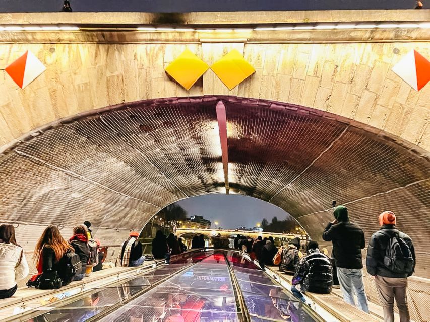 paris-night-river-cruise-on-the-seine-with-waffle-tasting