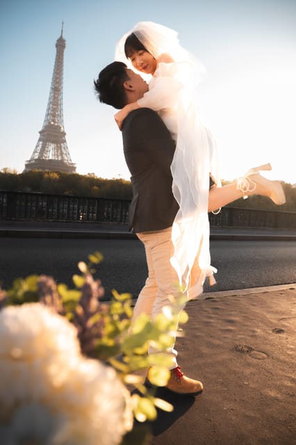 paris-quick-private-photography-session-near-eiffel-tower