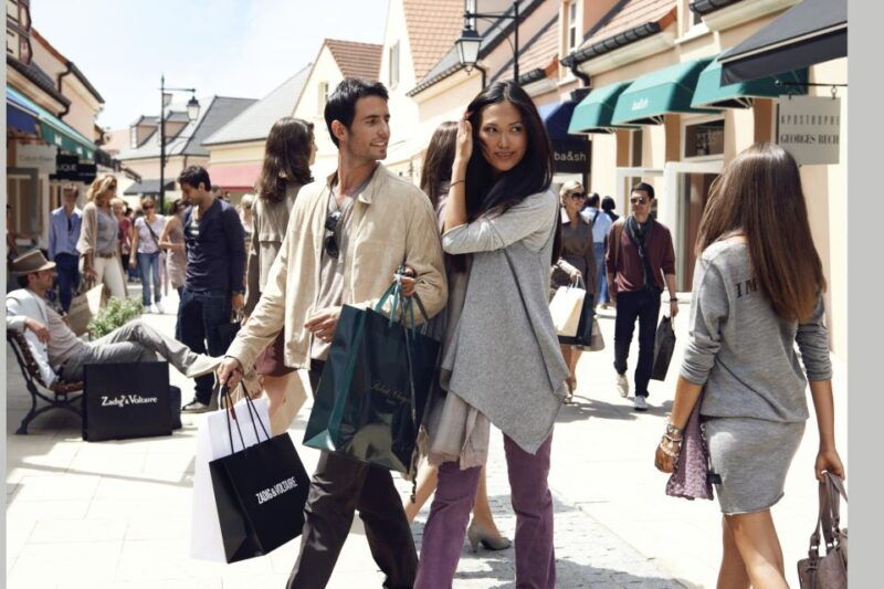 paris-vallee-village-outlet-shopping-day