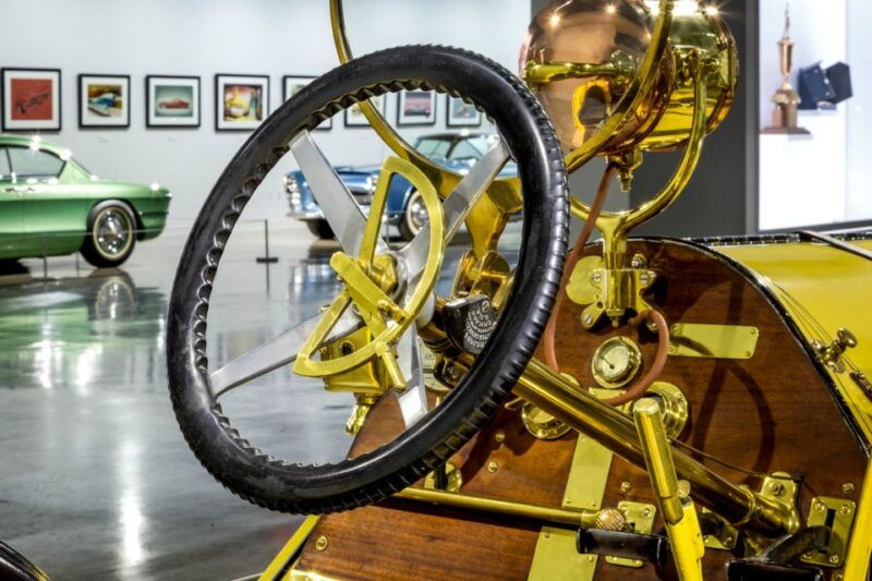 petersen-automotive-museum-private-highlights-tour