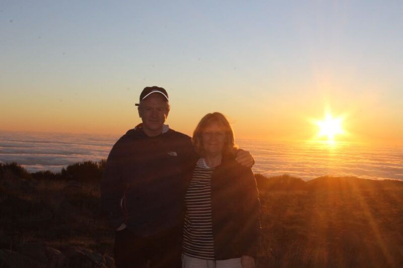 pico-do-arieiro-private-4x4-sunrise-trip-with-hot-drinks