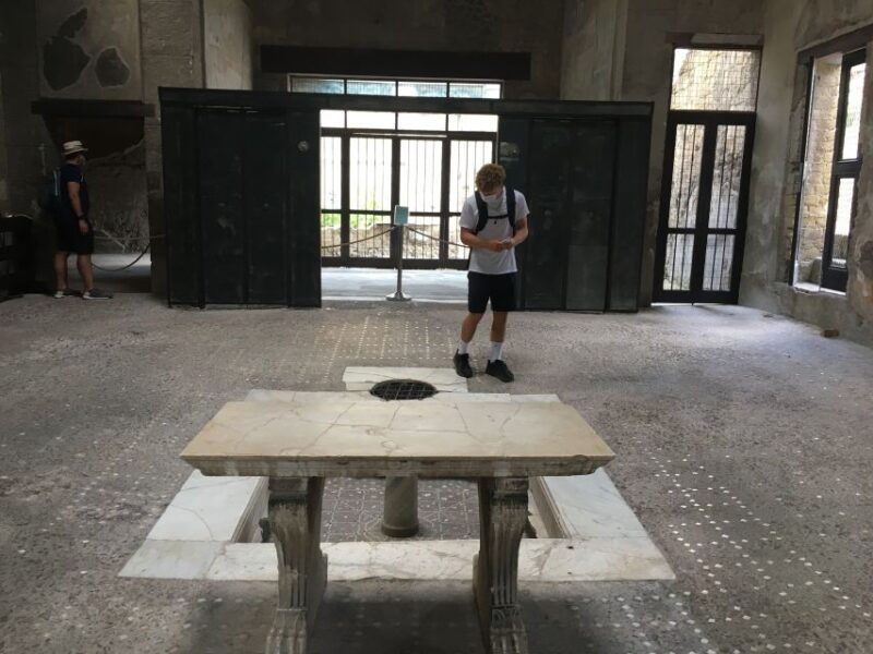 pompeii-and-herculaneum-guided-tour-with-an-archaeologist
