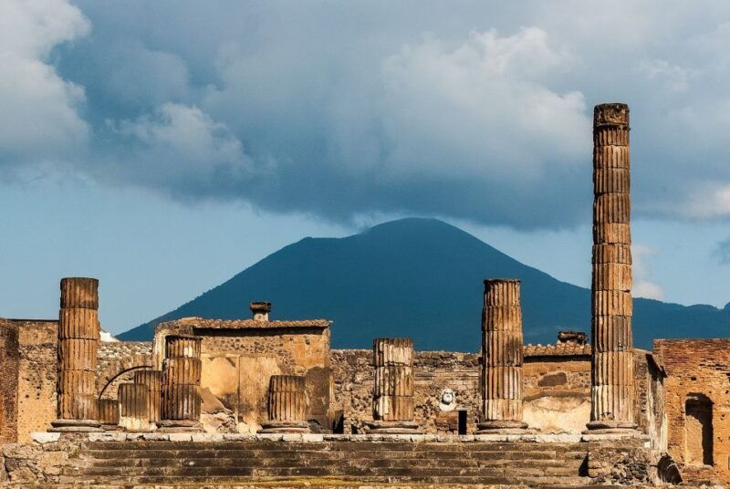 pompeii-archaeological-site-entry-and-guided-tour