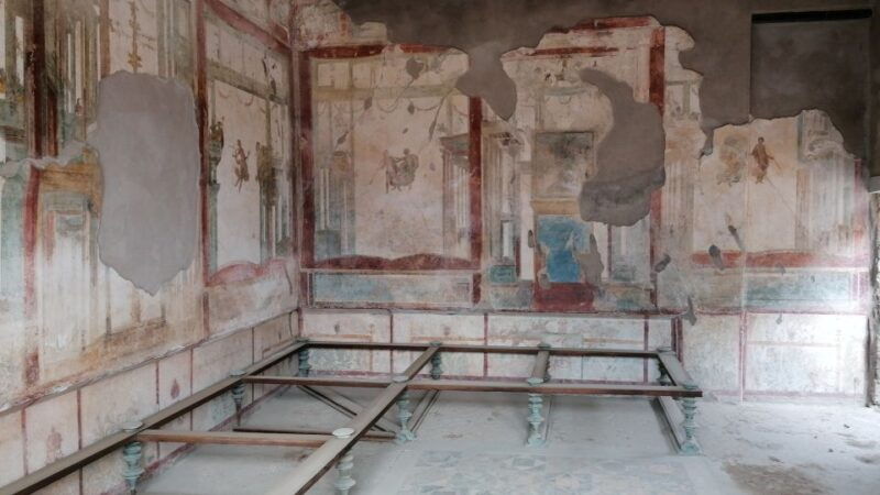 pompeii-guided-tour-with-archaeologist-with-max-12-people