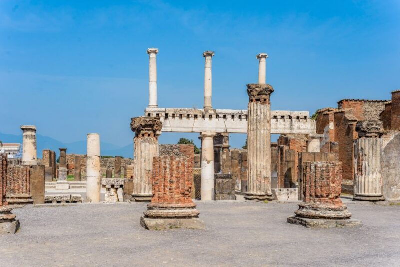 pompeii-small-group-tour-with-an-archaeologist-2