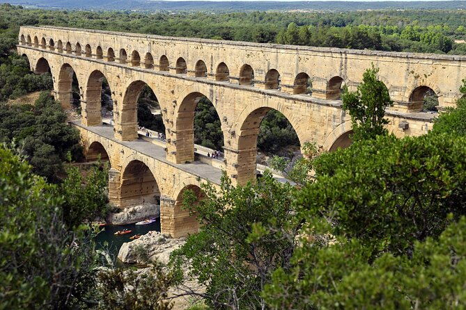 pont-du-gard-to-villeneuve-les-avignon-chateauneuf-du-pape-wine-private-tour