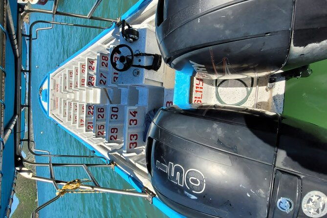 private-boat-tour-through-tayrona-park