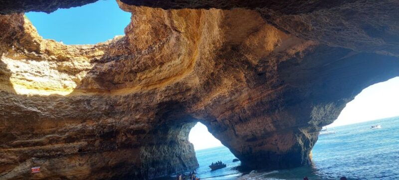 private-boat-tour-to-benagil-caves