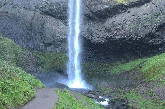 private-group-tour-up-to-11-of-columbia-river-gorge-waterfalls-and-mt-hood-day-tour-from-portland
