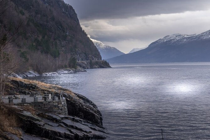 private-guided-tour-in-fjords-waterfalls-of-hardanger-norway
