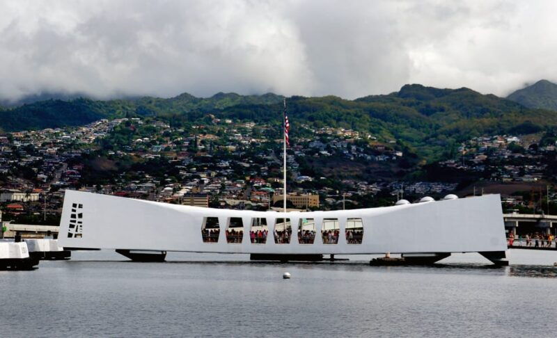 private-pearl-harbor-uss-arizona-and-uss-missouri-2