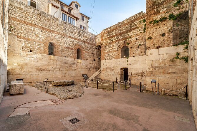 private-split-walking-tour-with-diocletian-palace