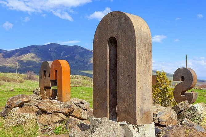 private-tour-amberd-fortress-saghmosavank-alphabet-monument
