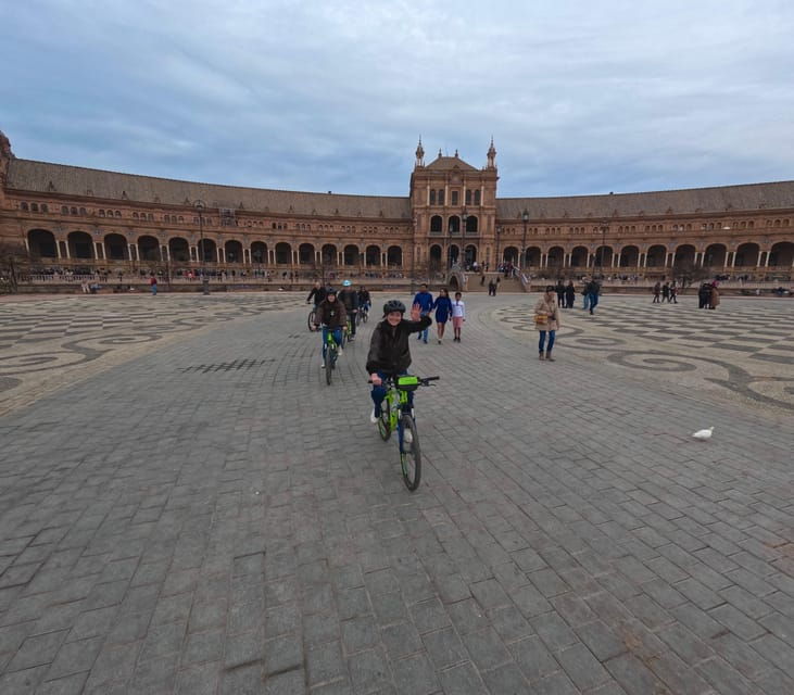 private-tour-by-bike-with-alcazar-guided-visit-without-ticket