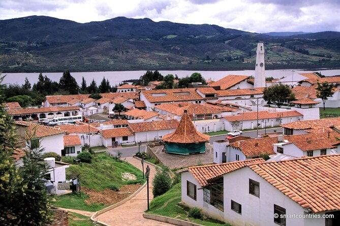 private-tour-guatavita-crazy-house-with-boat