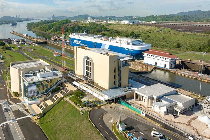 private-tour-to-panama-canal-locks-miraflores