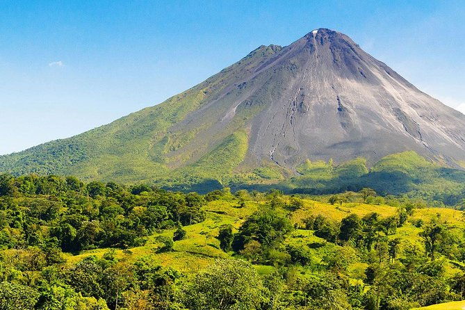private-transfer-from-liberia-airport-to-arenal-la-fortuna-san-carlos