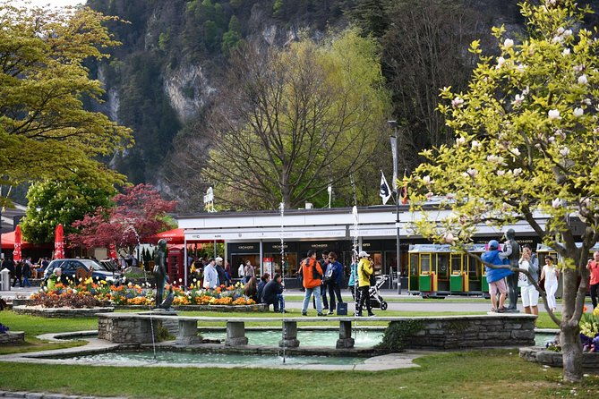 private-trip-from-geneva-to-the-swiss-capital-bern-paragliding-in-interlaken