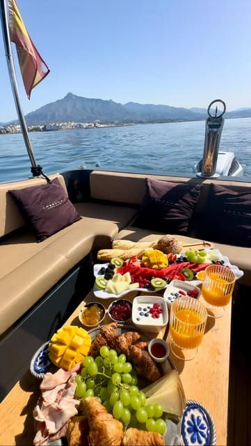 puerto-banus-boat-charter-moonday-yacht